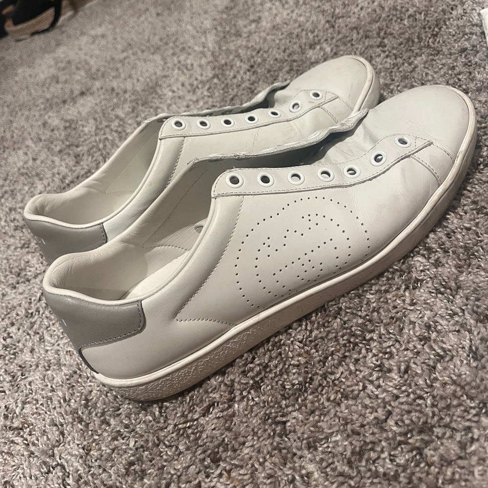 GUCCI SNEAKERS WITH BOX AND SHOE BAG INCLUDED
